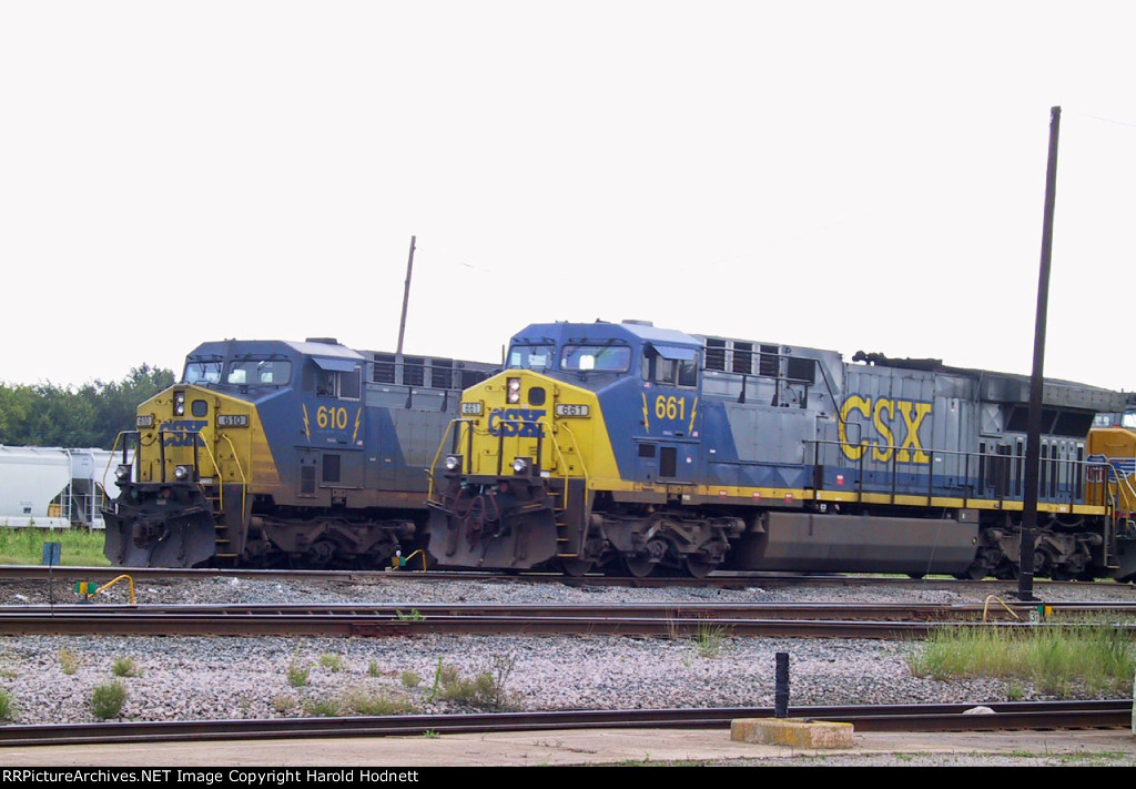 CSX 661 & CSX 610